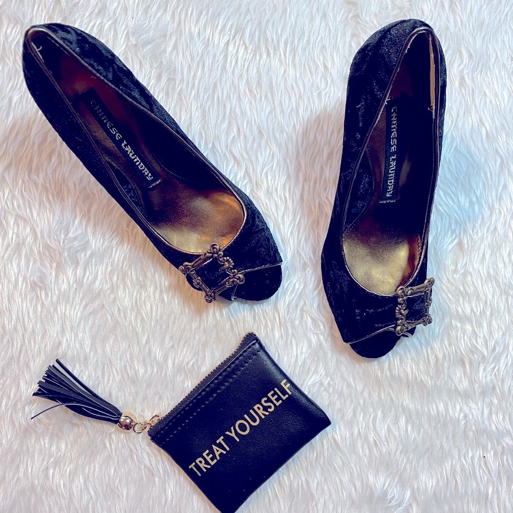 Black Velvet pumps by Chinese Laundry - Picture 2 of 6